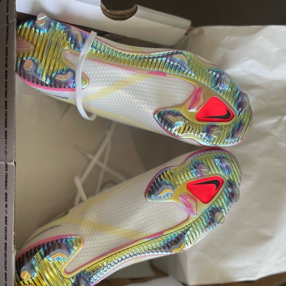 Nike cleats - Picture 4 of 9